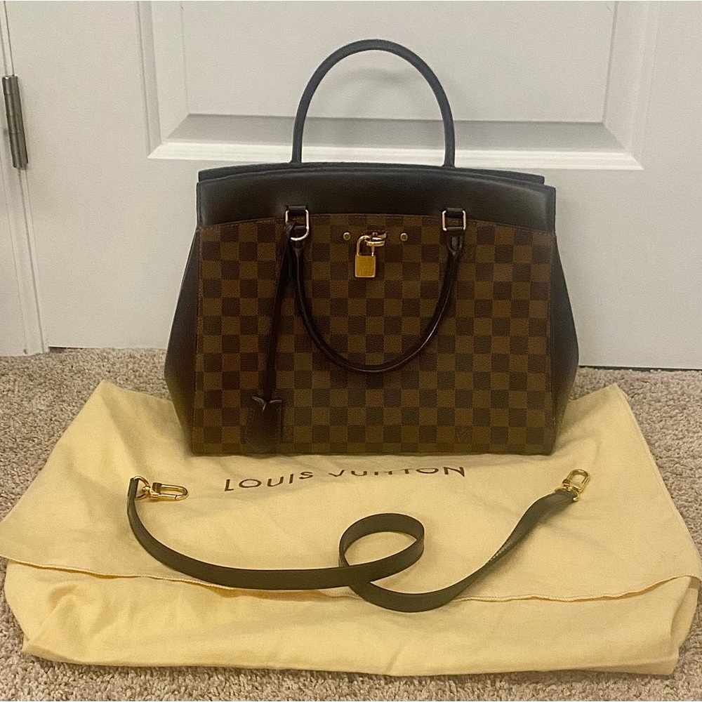 An authentic LV handbag in great condition no longer in use so selling it.